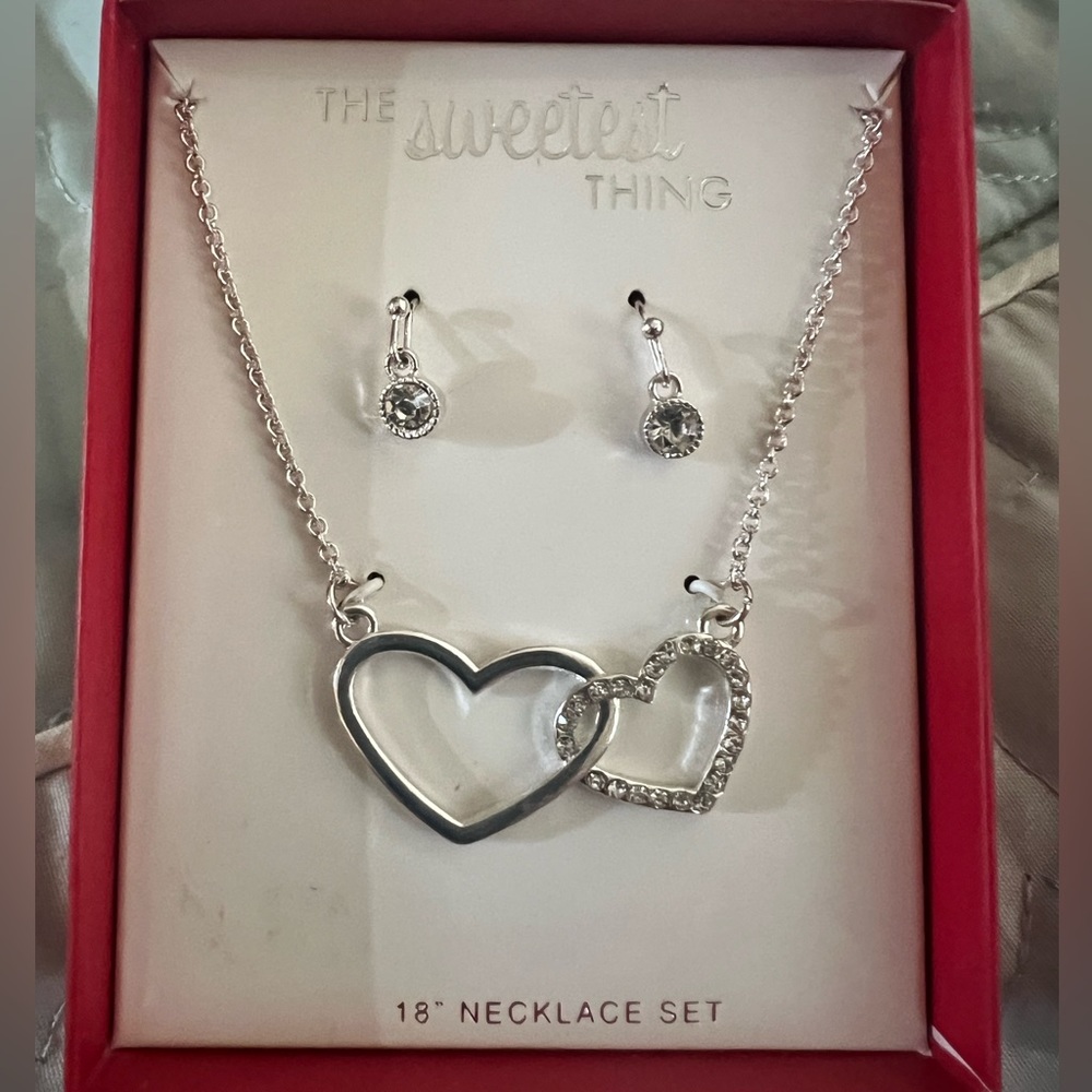 Silver tone Fashion necklace 18” and earrings
